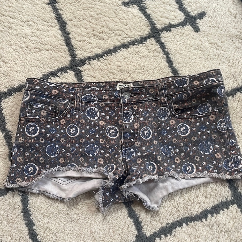 RVCA Women’s shorts All Over Pattern size 30